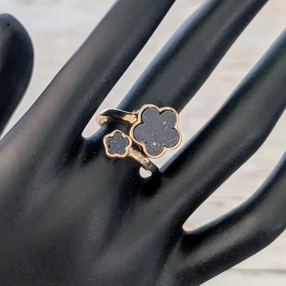 Gold Tone & Black Flowers Ring Size 6.5